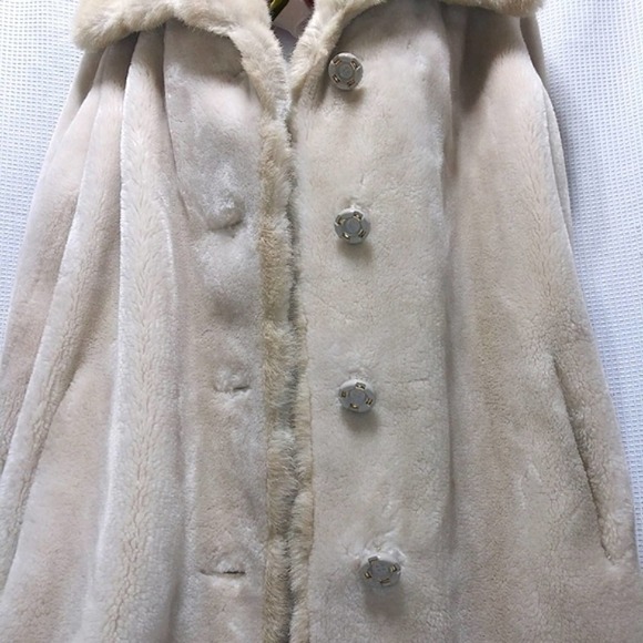 VINTAGE Deluxe Fur-like COAT Cream Beige Ivory Gold Buttons Superior Fabric RARE - Picture 7 of 14